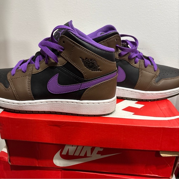 Air Jordan mid 1’s - Picture 6 of 9